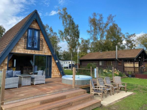 Widgeon Bespoke Cabin is lakeside with Private fishing peg, hot tub situated at Tattershall Lakes Country Park